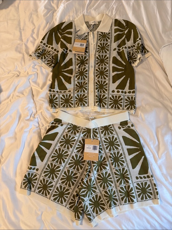 SUNCOO Pants - awomen’s Olive Green & Cream Patterned Tropical Shorts Set Sz XS